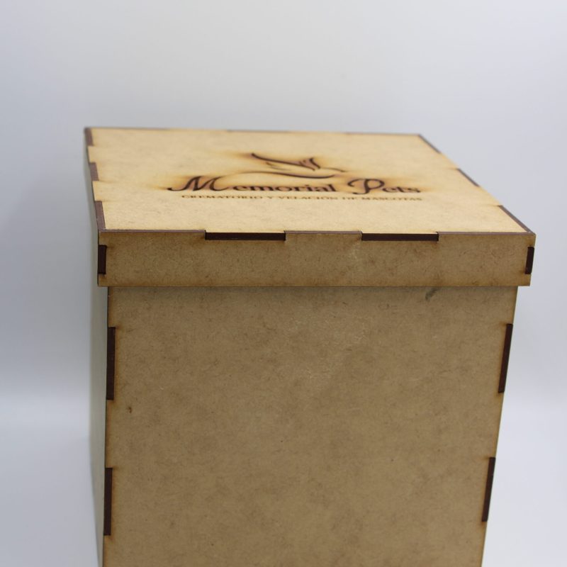 Urna Country de Madera Grande